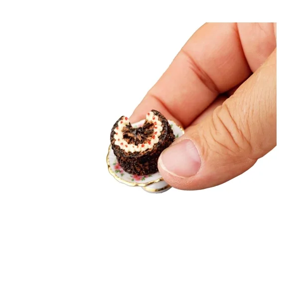 Gâteau forêt noire sur porcelaine Reutter