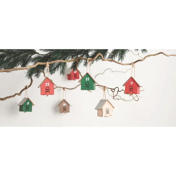 Suspensions VBS « Maisonnette », 24 pc., en contreplaqué, 6,5 x 4,2 x 6 cm