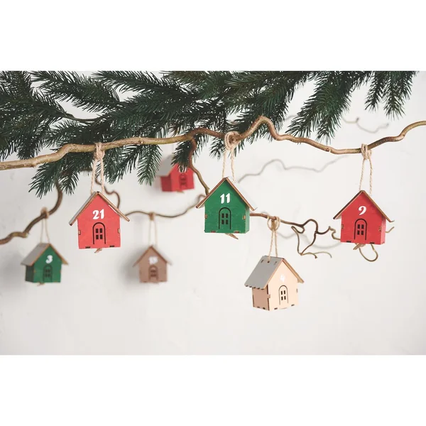 Suspensions VBS « Maisonnette », 24 pc., en contreplaqué, 6,5 x 4,2 x 6 cm